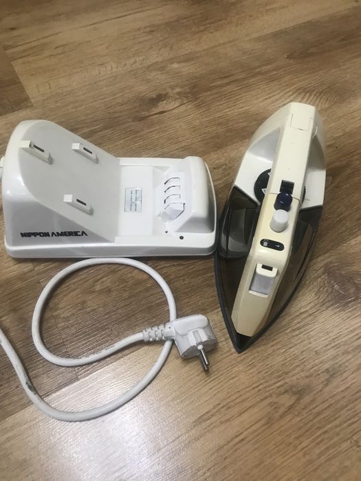 Утюг с базой