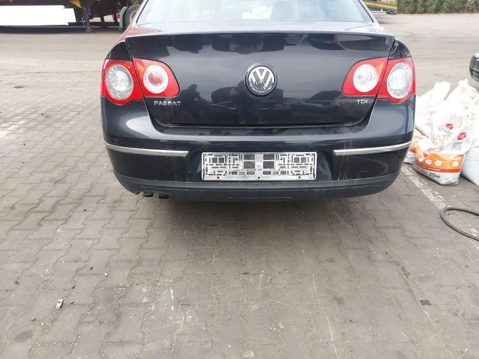 Zderzak tył tylny VW Passat B6 sedan LC9X