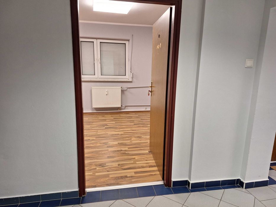 Lokal biurowo-usługowy na Nowym Dworze {30m2} 1550 zł