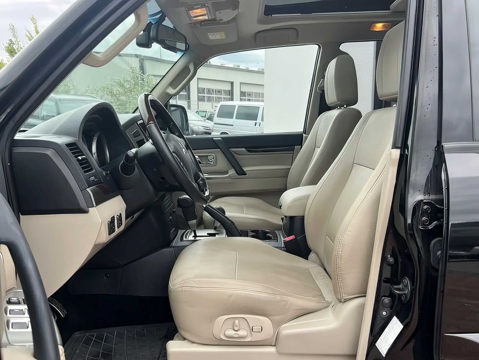 Mitsubishi Pajero      2017