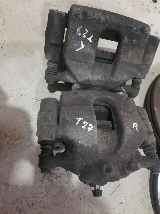 Передні гальмівні супорта скоби направляючі Тойота Авенсіс т27 2.2