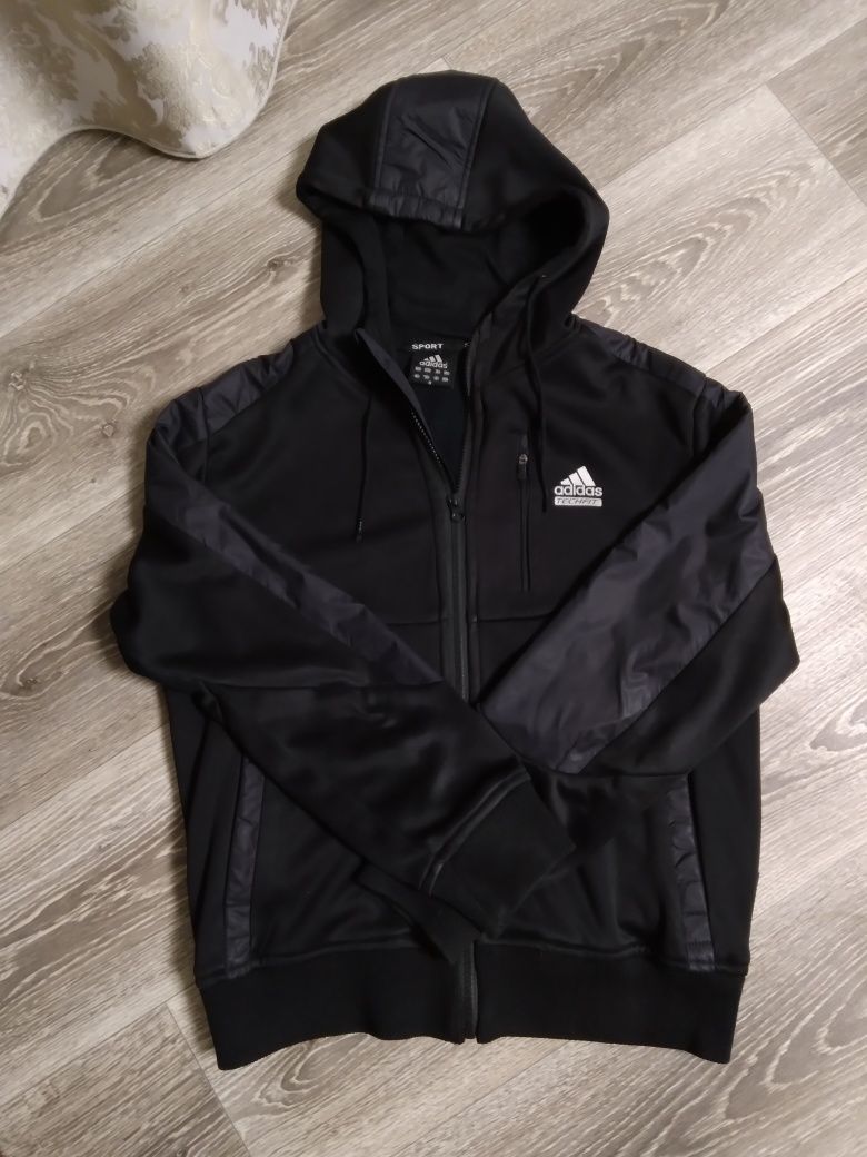 Чоловіча вітровка adidas