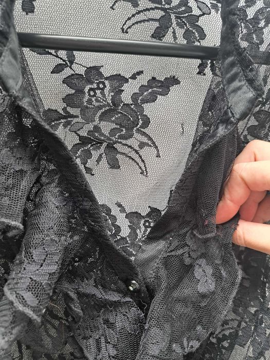 Czarna koronkowa bluzka River Island – transparentna, kwiatowy wzór