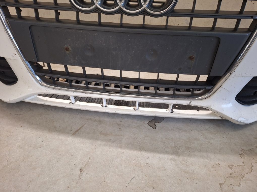 Zderzak przedni Audi A4 B8 xenon przedlift LY9C
