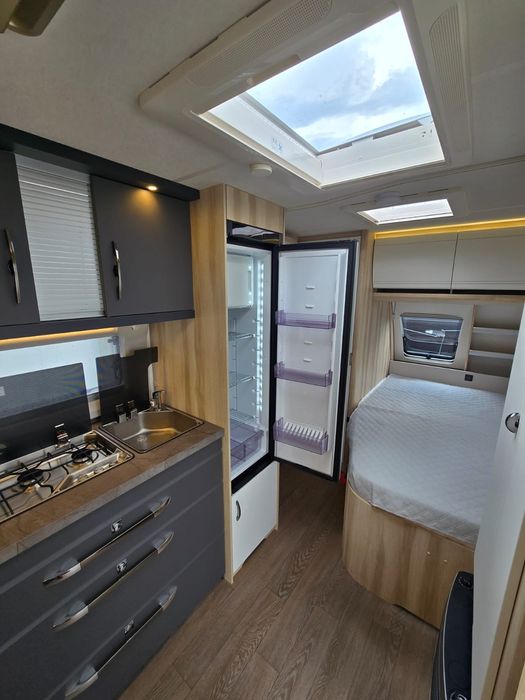 Przyczepa kempingowa wynajem HOBBY DE LUXE 460 UFE sezon 26 rezerwacje