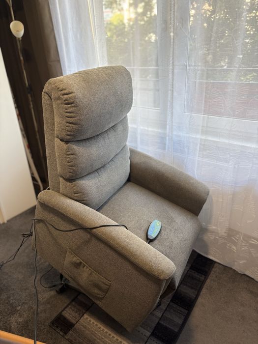 Fotel z funkcją relaksu i masażu szary EXOLI