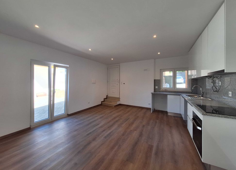 Casa T2 para Arrendar em Monte Redondo, Leiria (moradia, apartamento)