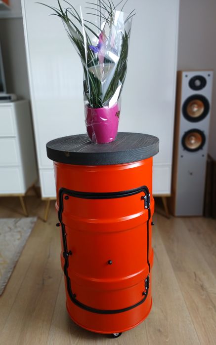 Barek z beczki po oleju – loftowy hit na taras i do salonu