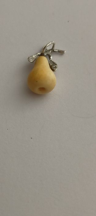 Pendente antigo em prata formato pêra