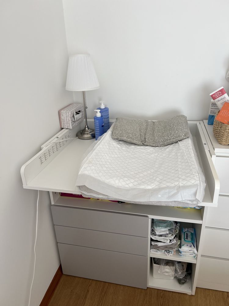 Comoda muda fraldas Ikea SMASTAD