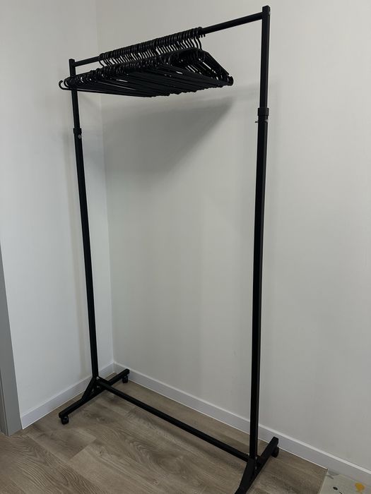 Стійка для одягу