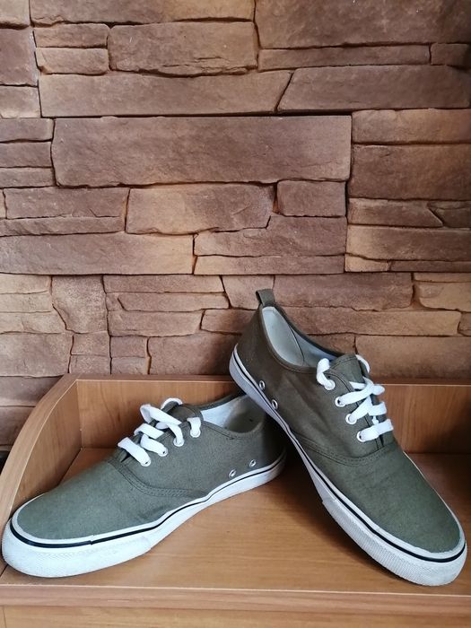 Кросівки жіночі 38