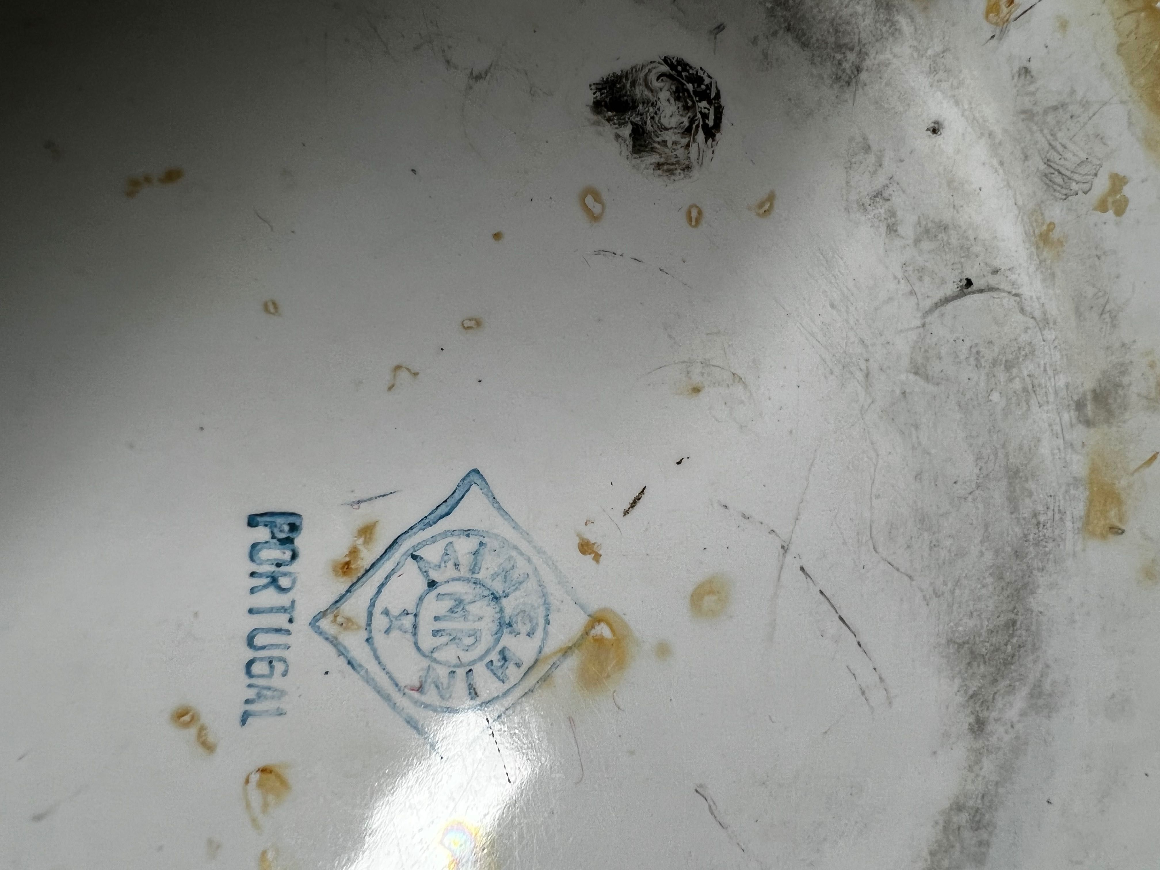 Chaleira antigas em esmalte e cobre e cafeteira em esmalte