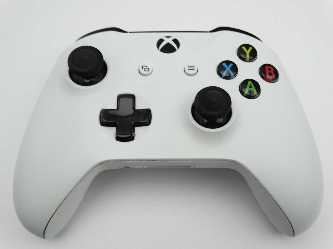Konsola Microsoft XBOX One S 1TB Model 1681 Pad