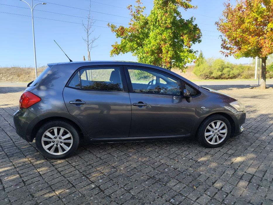 Toyota Auris 1.4 D4d 5 portas excelente estado geral