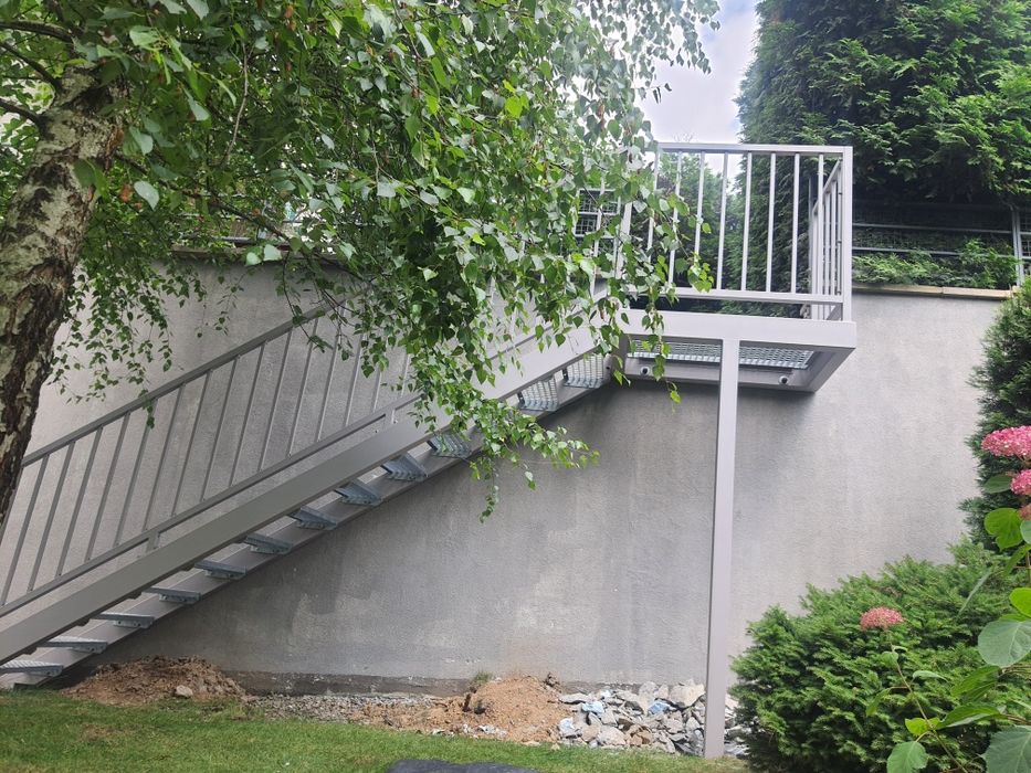 Schody zewnętrzne metalowe
