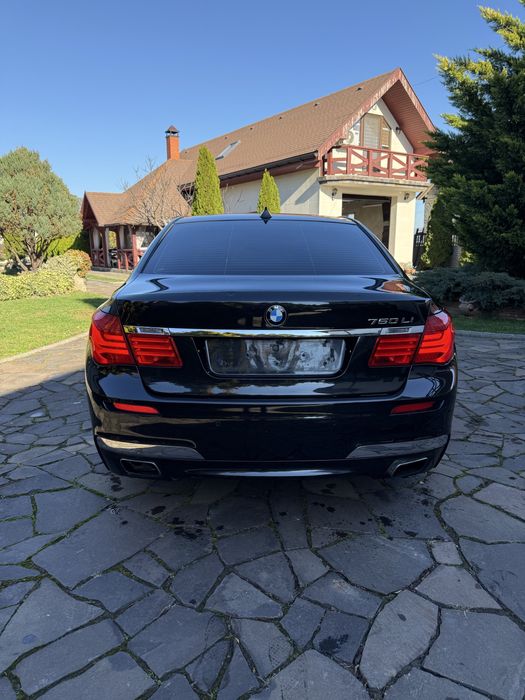 BMW 750 long 4.4 бензин