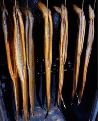 Вугор угорь гарячого копчення морепродукти вугрі шацькі світязь риба