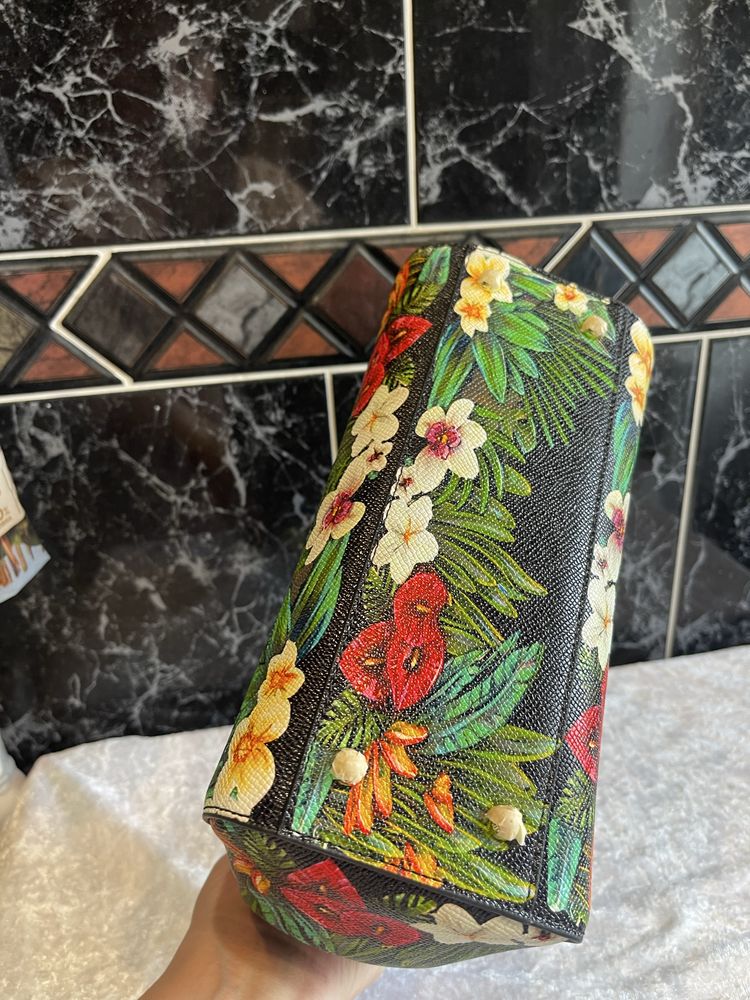 Сумка твоєі мріі від Dolce Gabbana