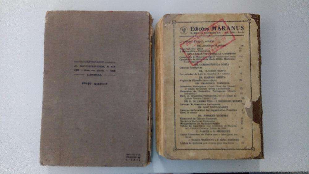 Livros de estudo antigos de física, química e aritmética