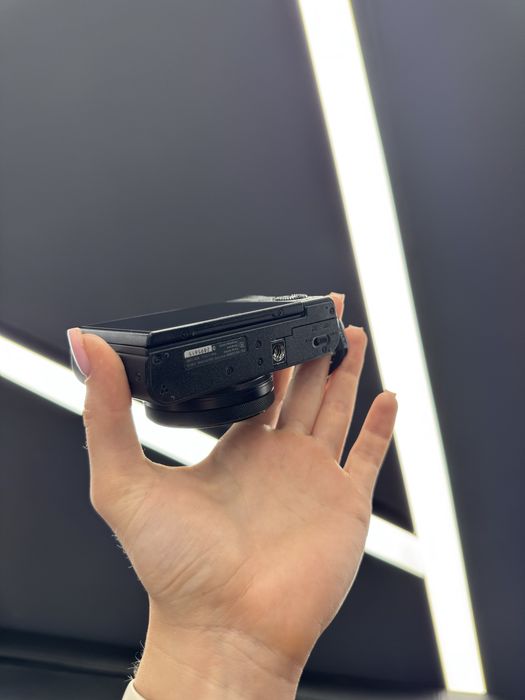 Sony RX 100 V покоління, ідентичний, навіть кращий за G7X mark 2