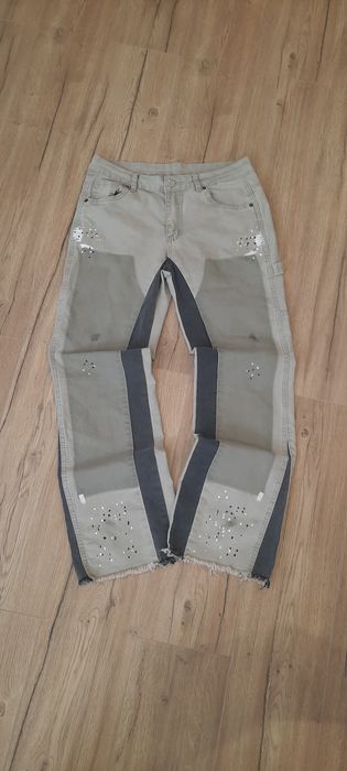 Flared jeans

Стан 9/10
Довжина 103 
Пояс 40

Вартість 8