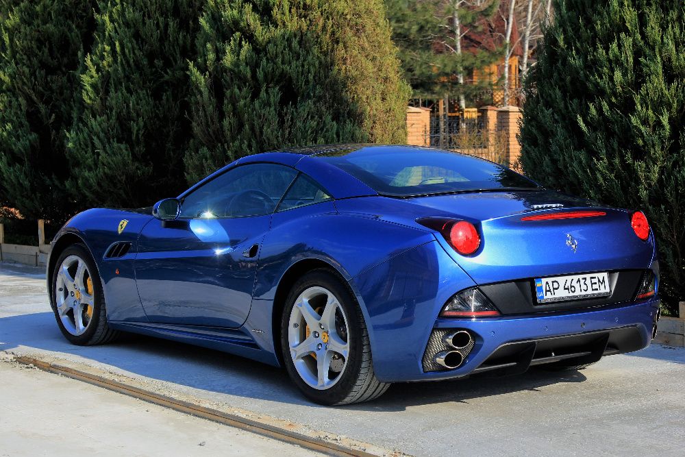 Аренда (прокат) автомобиля Ferrari California