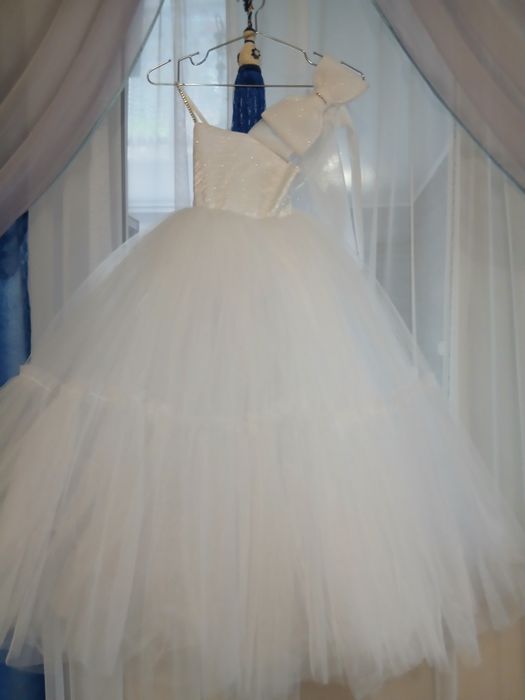 Платье на випуск и праздник