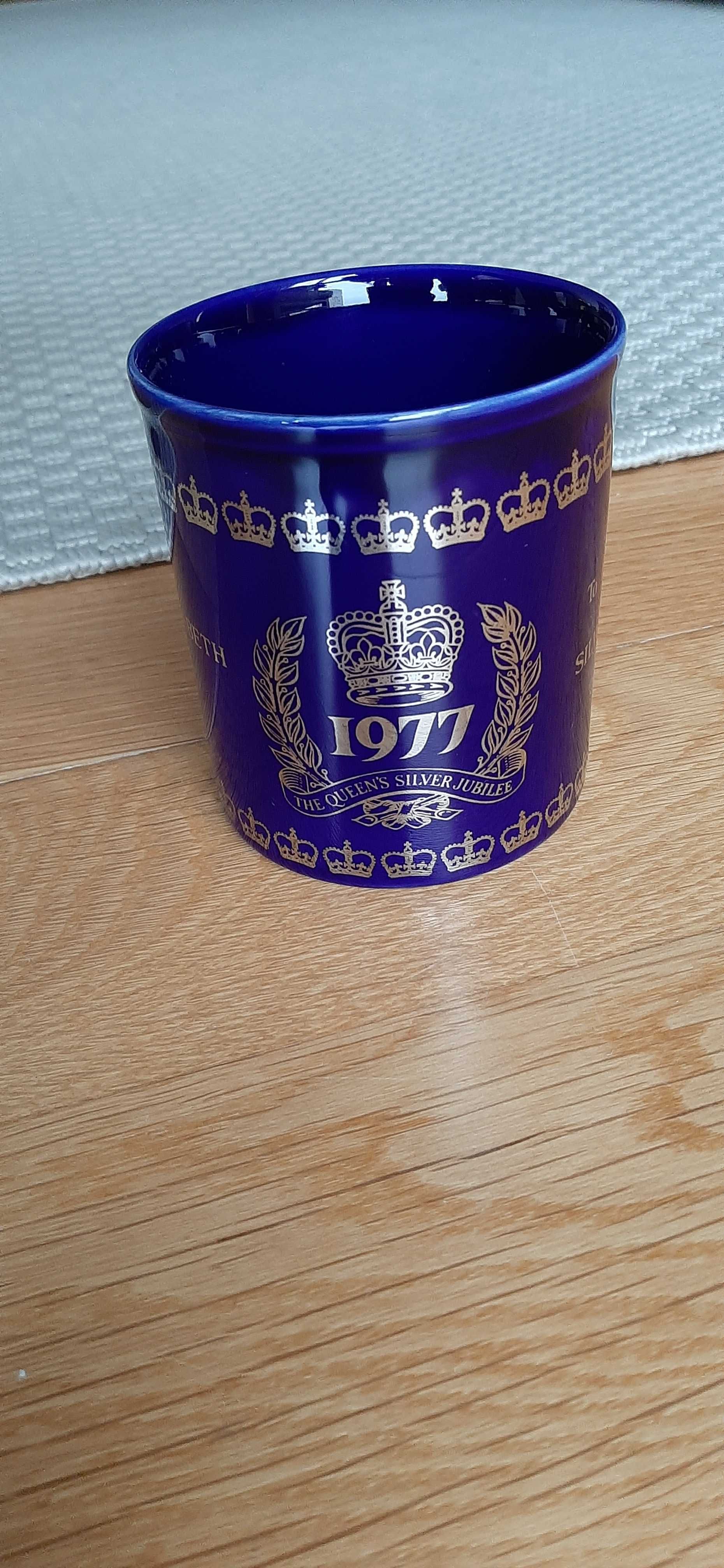 Caneca comemorativa Silver Jubilee Queen Elizabeth II (1977)