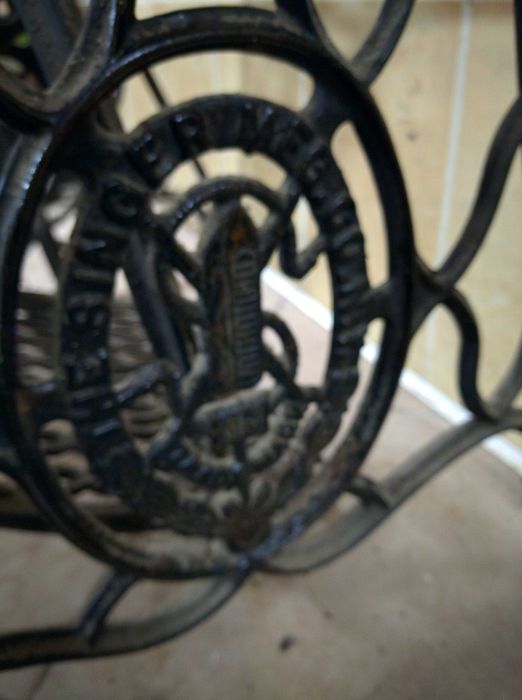 Старинная швейная машина, станина singer