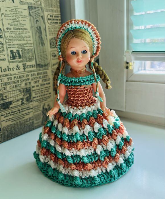 Laleczka z ręcznie robioną sukienką