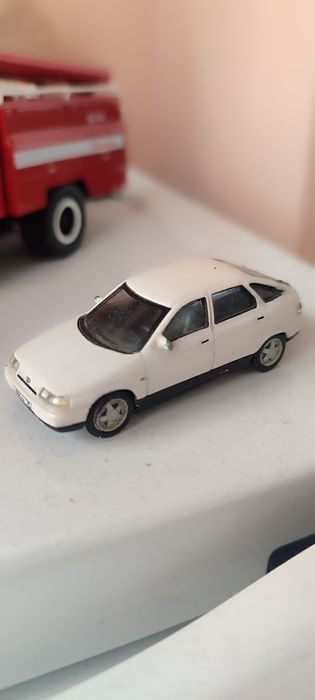 Продам масштабну модель лада 2112  маштаб 1:64