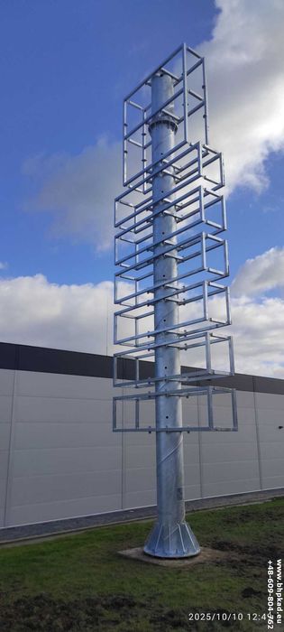 Pylon cenowy. Wysokość 14m.