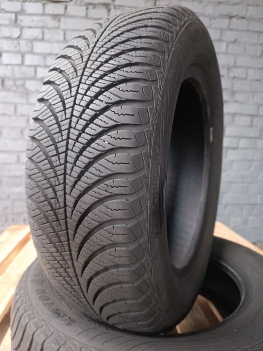Всесезонні шини GOODYEAR 175/65 R14 резина Р14