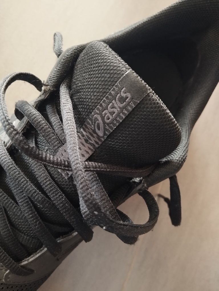 Tênis ASICS pretos