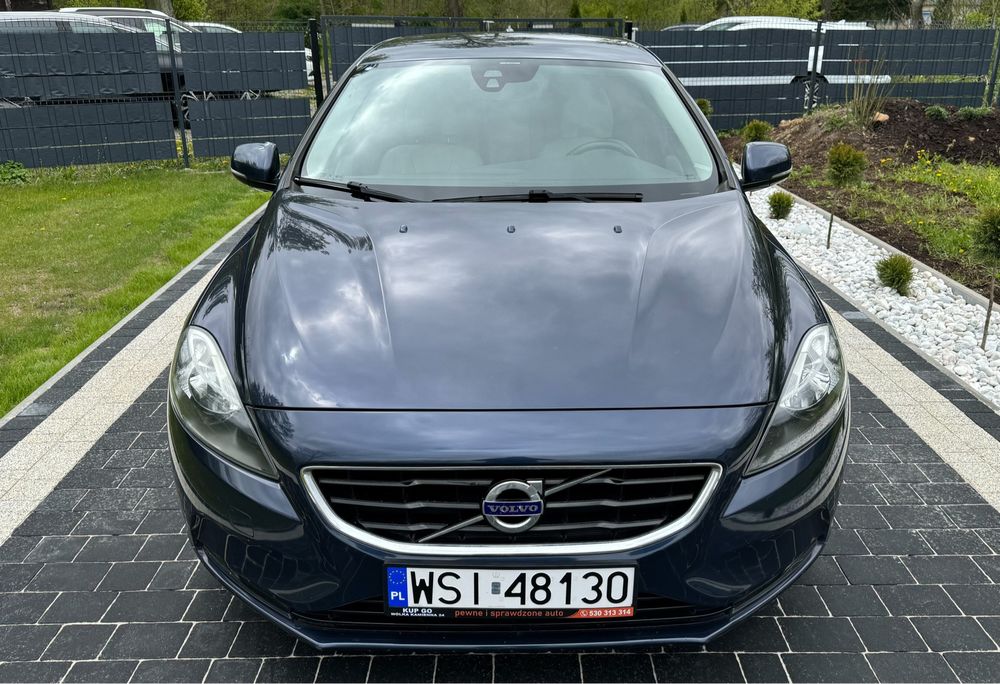 V40 1.6D2 Momentum TFT Nawigacja Skóry Kamera Keyless Bezwypadkowy