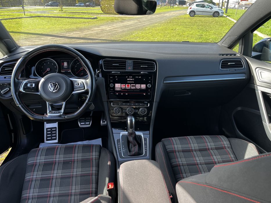 Volkswagen Golf GTI 7.5 2.0 TSI DSG