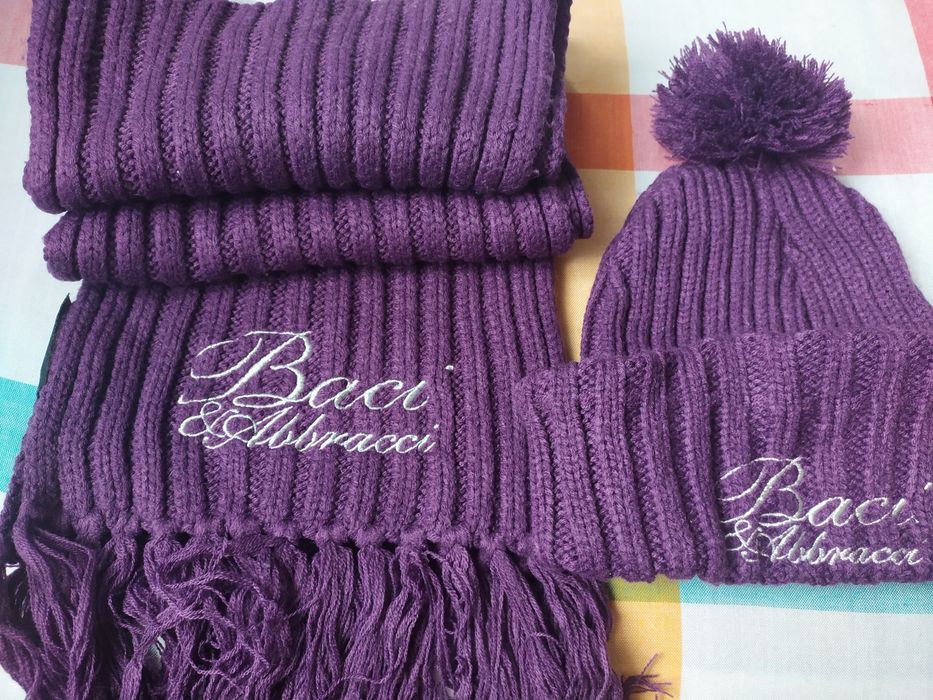 Жіночі шарф та шапка.