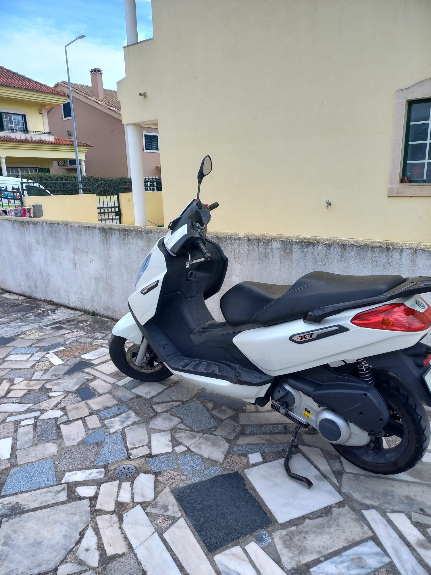 Piaggio 300 Evo .