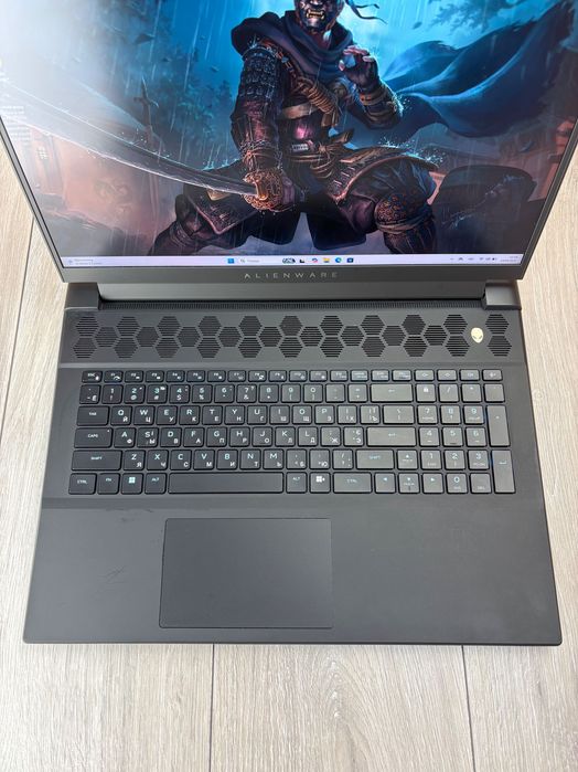 18ʼʼ2k 165Гц Alienware M18 R1/RX 7900M 16gb/Ryzen 9 7945HX/1tb/32gb