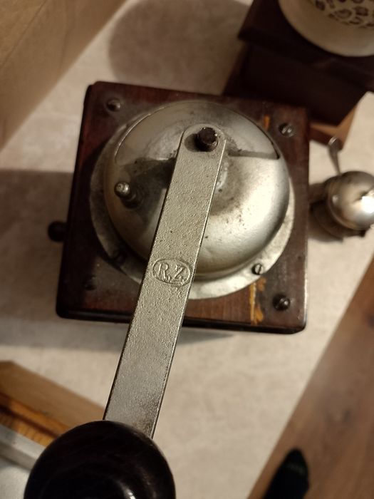 3 stare młynki solniczka