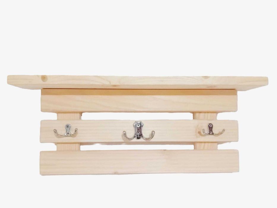 Drewniany wieszak ścienny z sosny – 50 × 25 cm