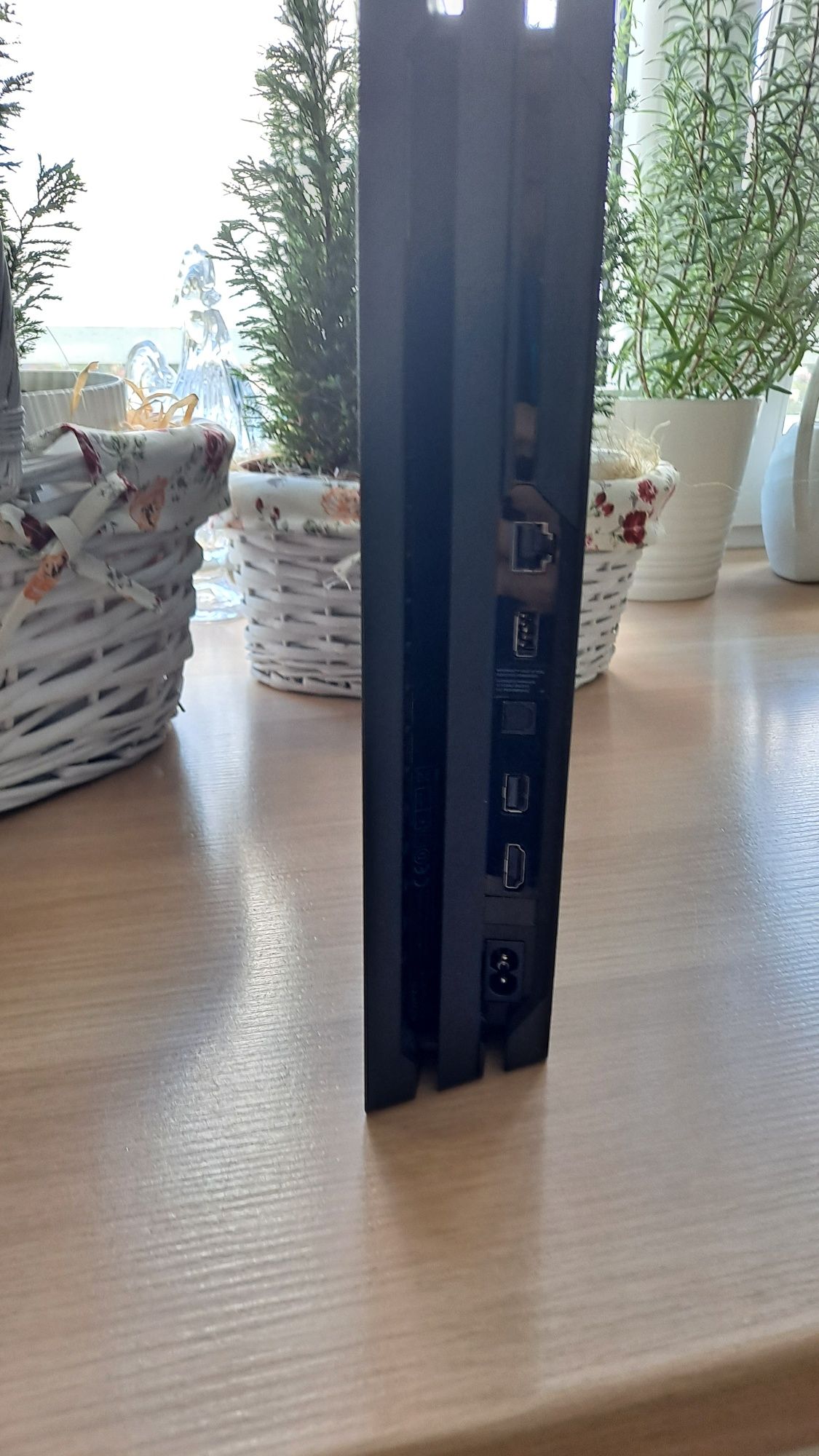 Sprzedam konsole ps4 pro