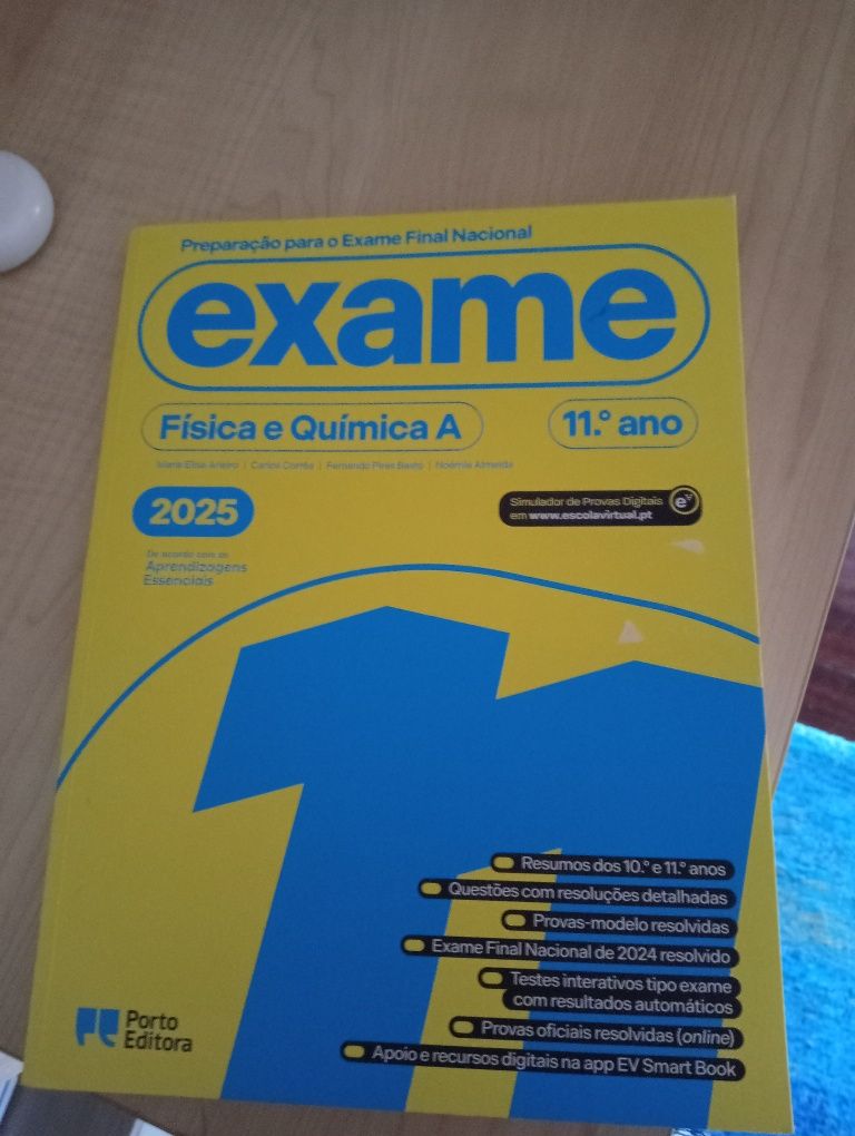 Vendo livro novo de preparação de exames de física e química