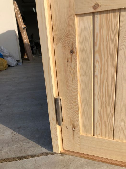 Drzwi drewniane wahadłowe dwuskrzydłowe sosnowe lite