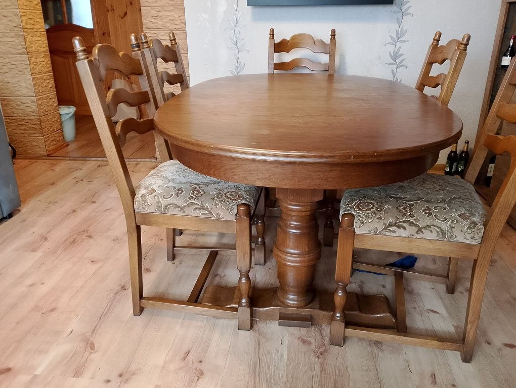 Sprzedam stół z 6 krzesłami drewniany