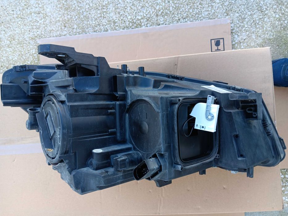 Farol Frontal Mercedes CLA 2015