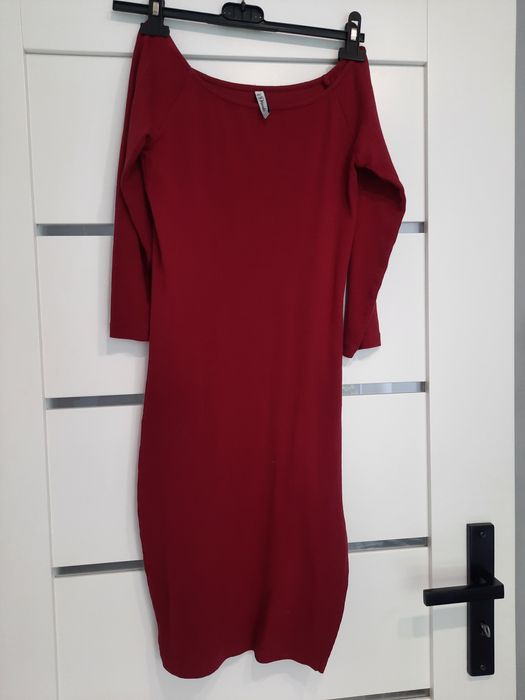Bordowa sukienka