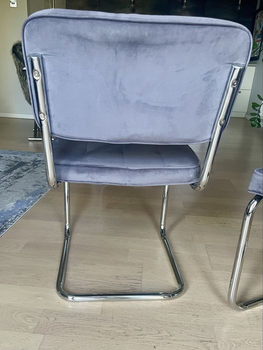 Cztery designerskie krzesła