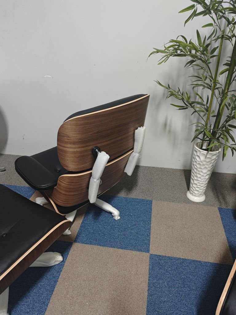 Poltrona Eames Pele Genuína